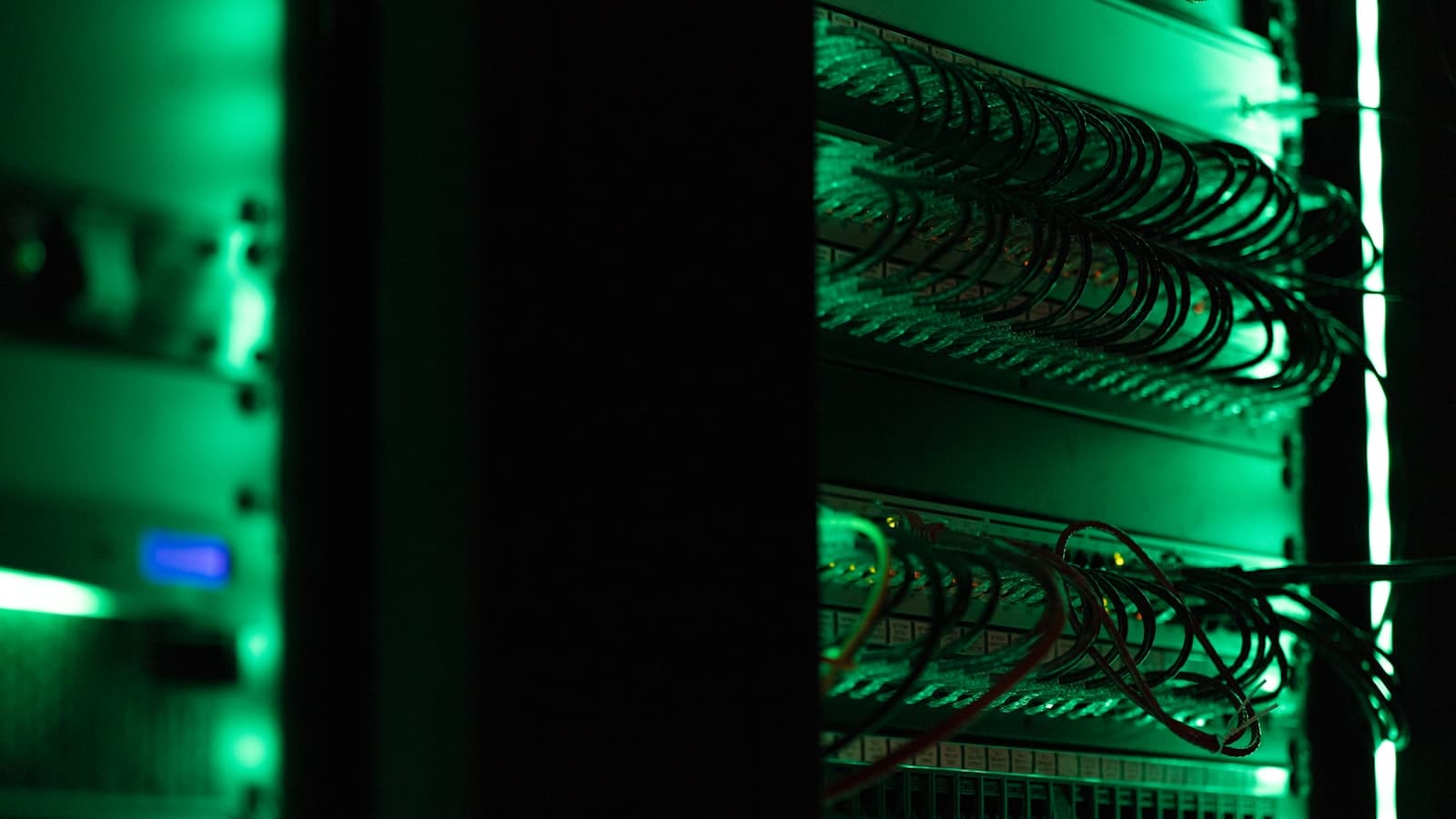 Rak server di data center modern
